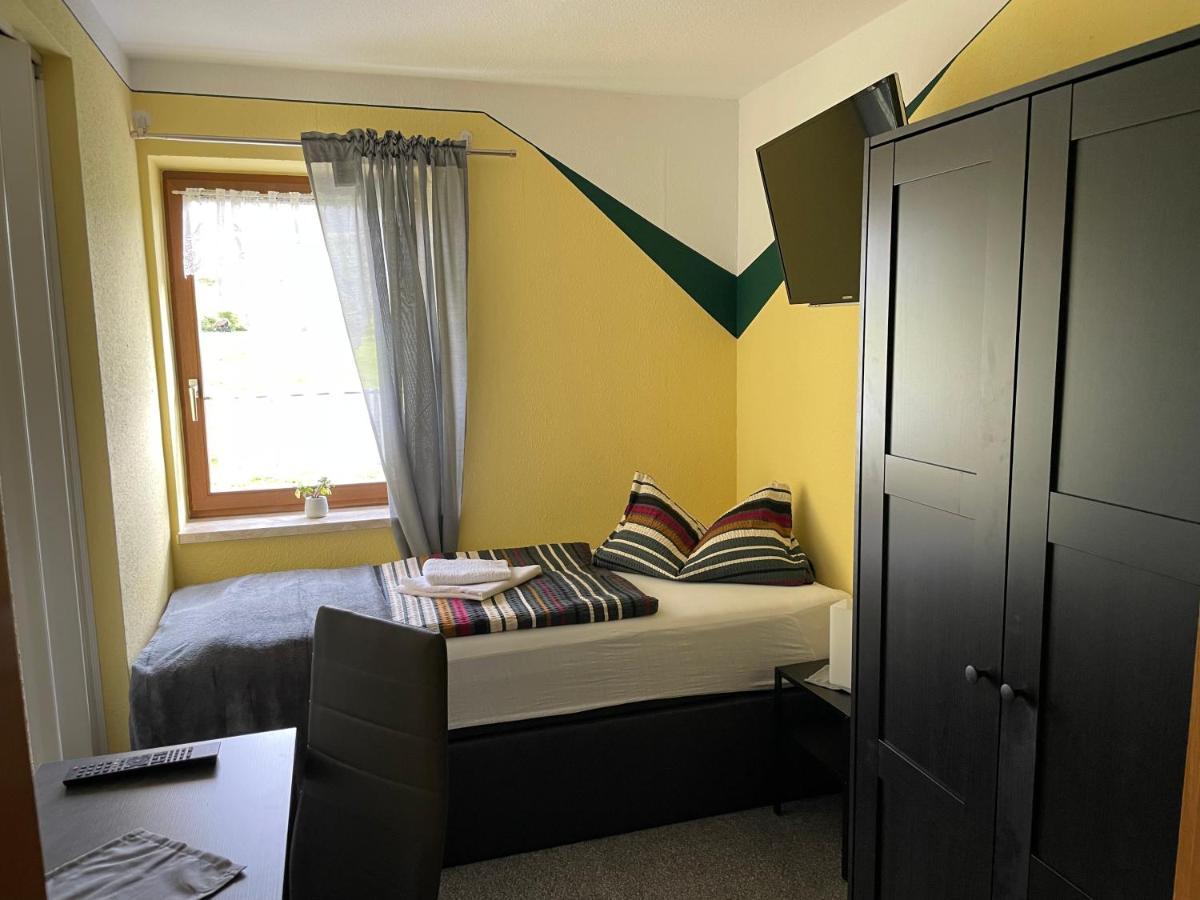 Pension & Gaststaette Bauernstube Heinsdorfergrund Extérieur photo